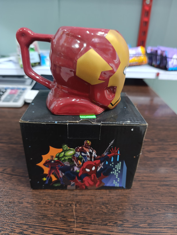 لیوان دسته دار مدل مرد آهنی کد 655 - نمای جانبی